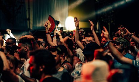 Hands in the air as the rhythm kick in at the main stage Unum festival 2025